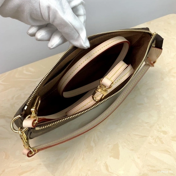 WIS POCHETTE Louis Vuitton ACCESSOIRES 0827